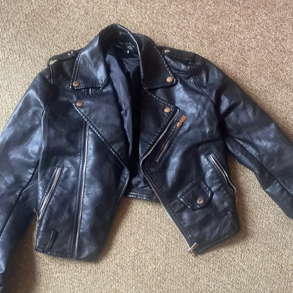 Cropped faux leather jacket